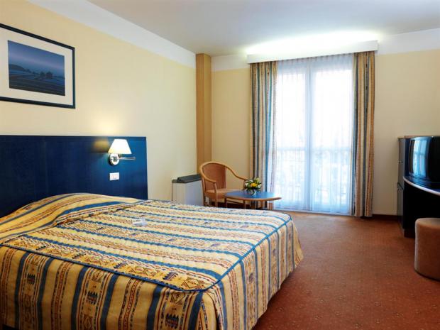 Hotel Mirna - soba sa francuskim krevetom