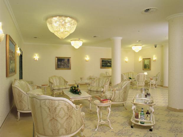 Hotel Habakuk - ovalna soba diplomat kluba